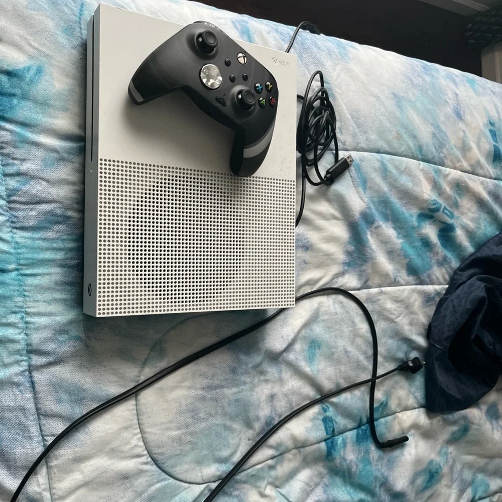 One S White Console
